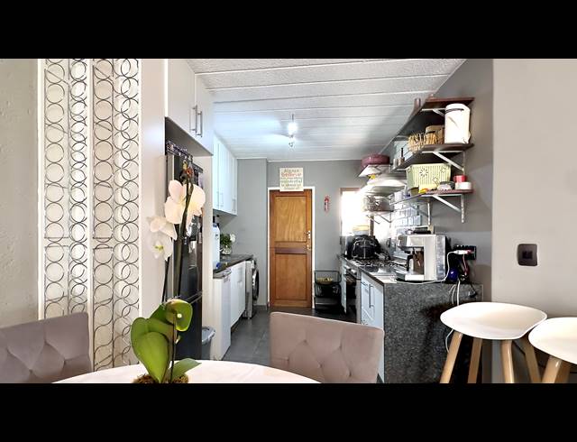 2 BEDROOM APARTMENT FOR SALE IN CRAIGHALL PARK